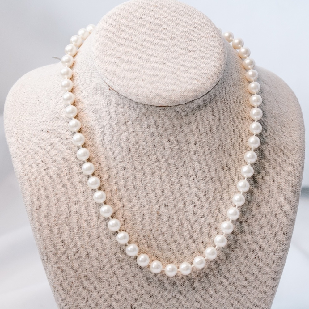 Vintage - Faux Pearl Necklace